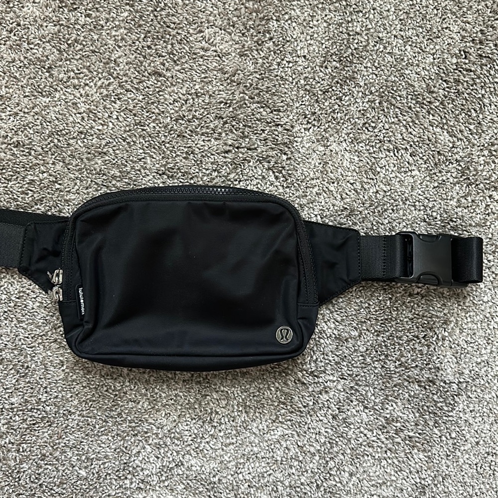 Lululemon large everywhere belt bag